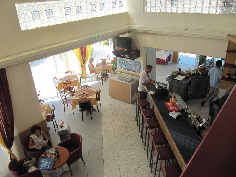 Irinna Aparthotel 3*