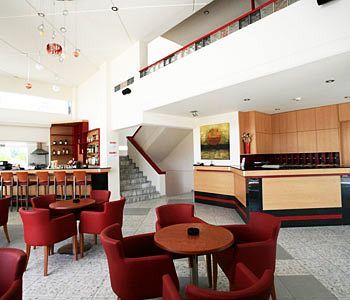 Irinna Aparthotel