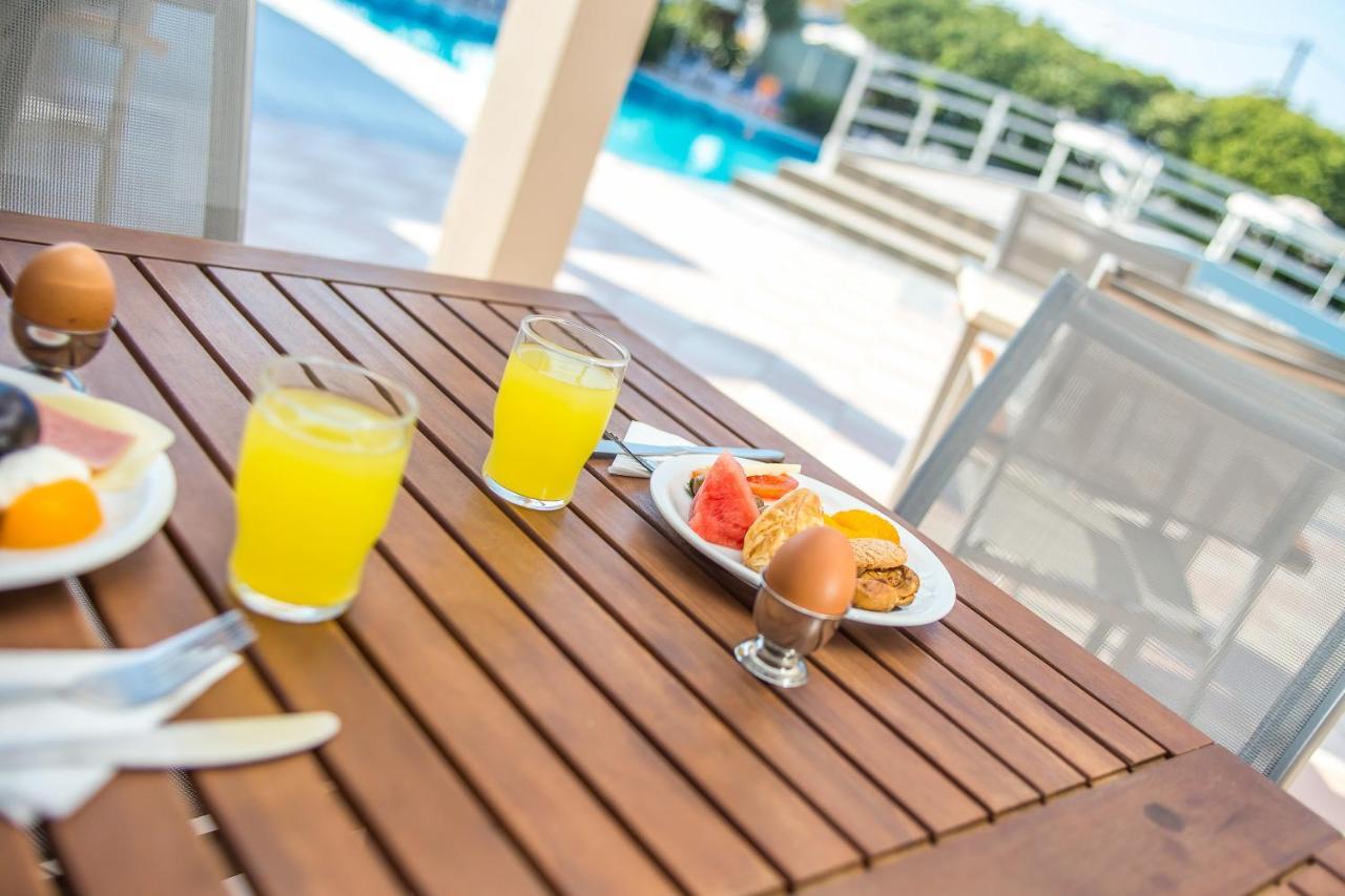 Irinna Aparthotel 3*