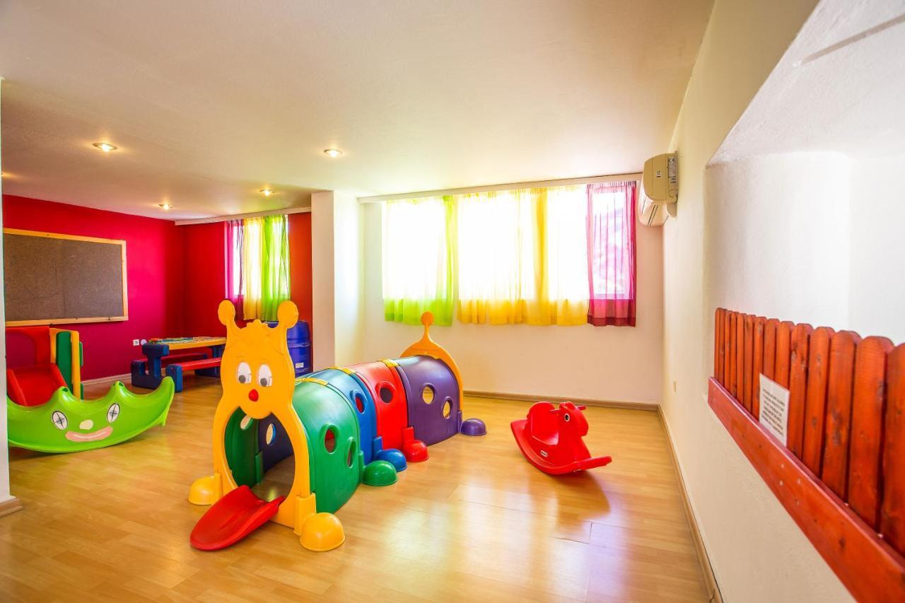 Irinna Aparthotel